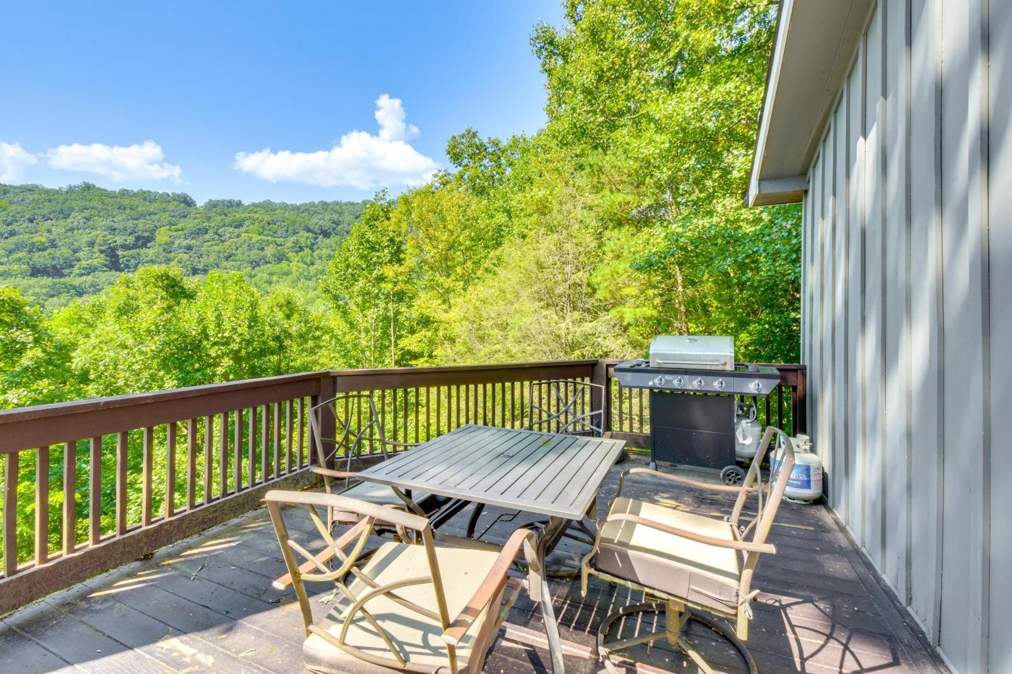 Mountain Cabin With Hot Tub And Fire Pit! Blairsville Exteriér fotografie